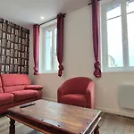 Holiday home Maison Les Glycines