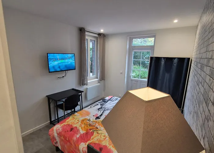 Maison Les Glycines 度假居 *